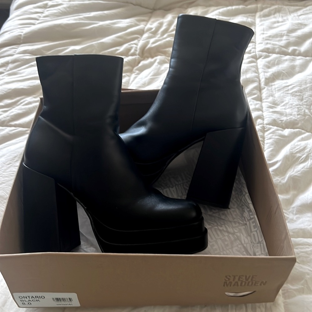 Steve Madden Ontario Black Boots Size 8